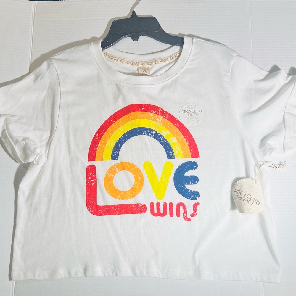 Ladies Women Girls Love Wins Recycle Threads Cropped White Tee Shirt